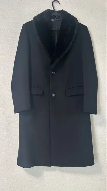 ZARA 블랙 체스터 코트 퍼 카라 부착