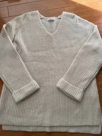 지나시스 베이지 V넥 니트 스웨터 사이즈 F