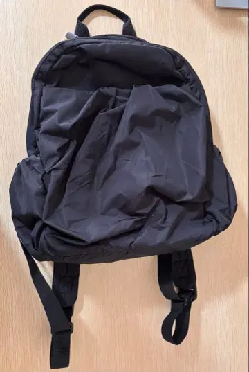 [emmi atelier] eco 발수 미니 개더 바디 백팩 블랙