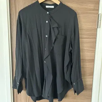 CHIGNON 시뇽 프릴 블라우스 블랙