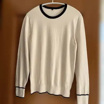 크루넥 니트 긴팔 크림색