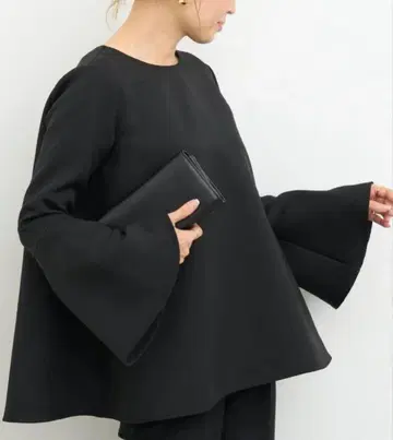 두지엠 클라세 CELERI BELL SLEEVE 풀오버