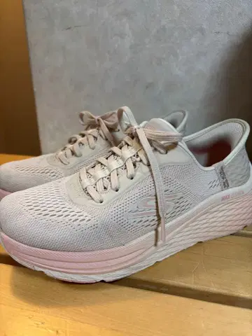 Skechers 통굽 메쉬 스니커즈 베이지 슬립인즈