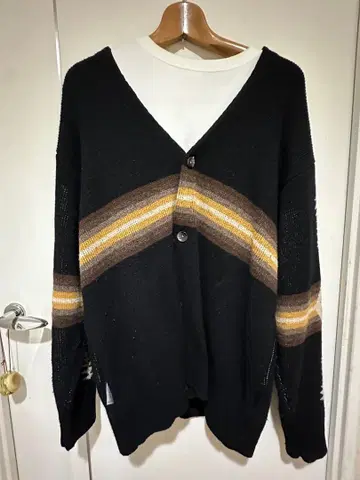 기하학 패턴 스트라이프 가디건 + 이너 화이트 티