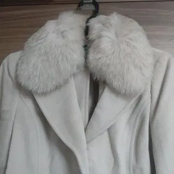 퍼 포함 베이지 롱 코트