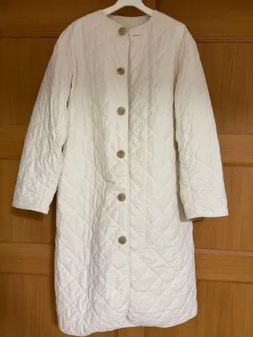 화이트 퀼팅 자켓