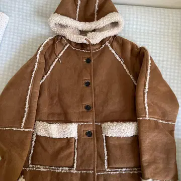 브라운 후드 부착 무스탕 코트