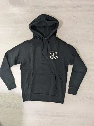 DEUS 블랙 후드티 후드 부착