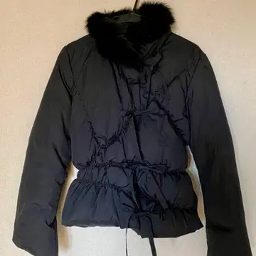 로이스크레용 리본 사용 블랙 다운 자켓