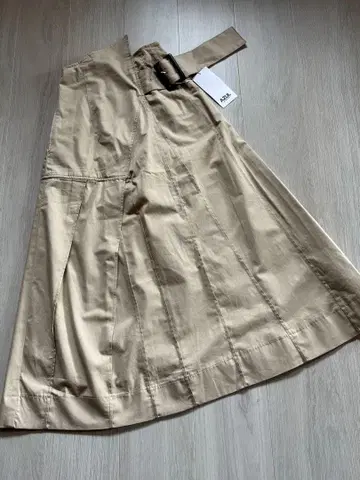 AZUL 베이지 플레어 스커트 벨트 포함