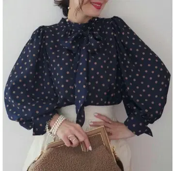 [iDea Luce] 클래시컬 도트 블라우스 (네이비 x 베이지 도트)
