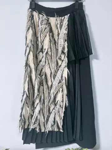 UNITED TOKYO 비대칭 플리츠 자카드 스커트