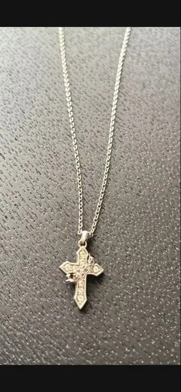 저스틴 데이비스 컴패션 크로스 목걸이