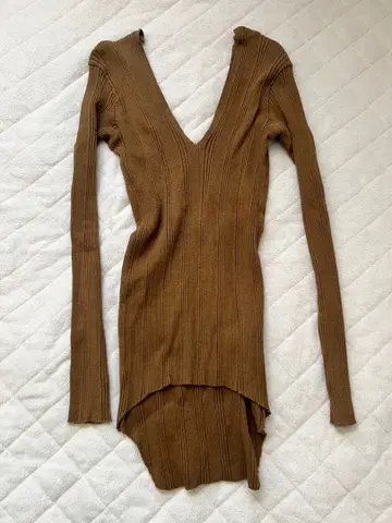 PHEENY 브라운 V넥 긴팔 상의