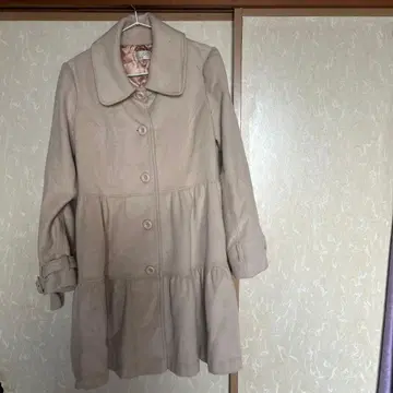 베이지 플레어 실루엣 롱 코트