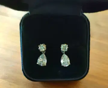 새상품급 폭시 FOXEY 흔들리는 귀걸이