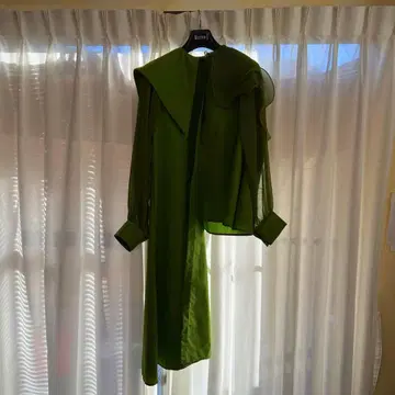 LONDA 프릴 달린 그린 롱 원피스