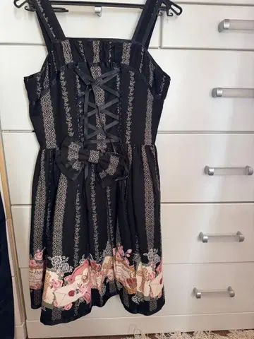 아리파이 슬리브리스 무릎 기장 원피스 블랙 꽃무늬