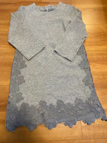 그레이 꽃무늬 레이스 밑단 긴팔 원피스