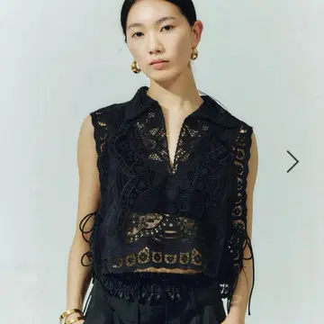 캘런솔로지 자수 블라우스