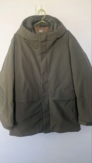 유니클로 후드 부착 하이브리드 다운 아우터 웨어