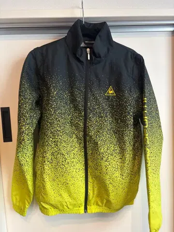 르꼬끄 스포츠 그라데이션 자켓 남성 의류 M 사이즈