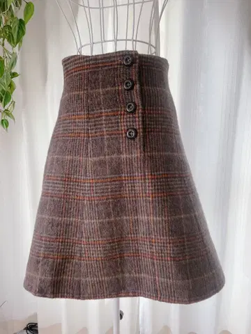 울 체크 무늬 플레어 스커트 38M