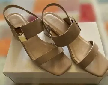 [ RANDA ] 베이지 샌들 스트랩 포함