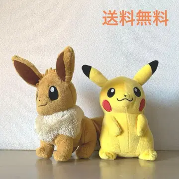 이브이와 피카츄 봉제 인형 세트