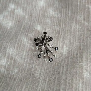 목걸이 탑 블랙 방사형