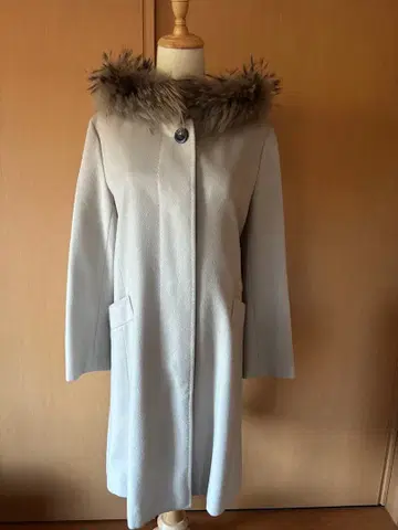 23구 S 사이즈 34 퍼 라이트 베이지 롱 코트