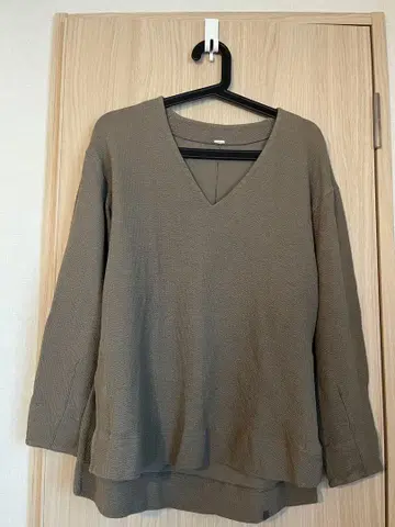 룰루레몬 카키 V넥 긴팔 상의