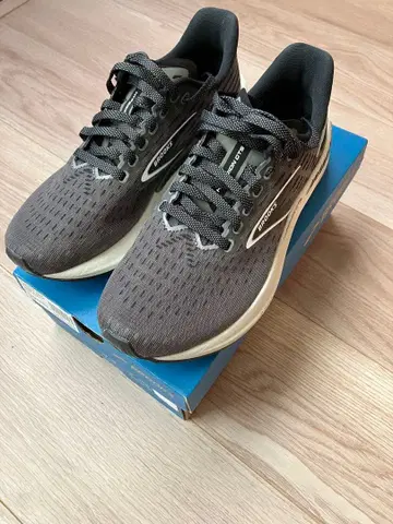 BROOKS 하이페리온 GTS 23.5 그레이