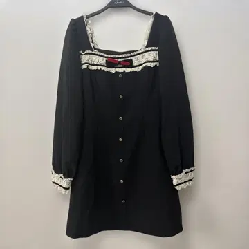 레이스 장식 블랙 원피스