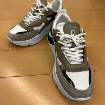 DATE D.A.T.E. 스니커즈 FUGA