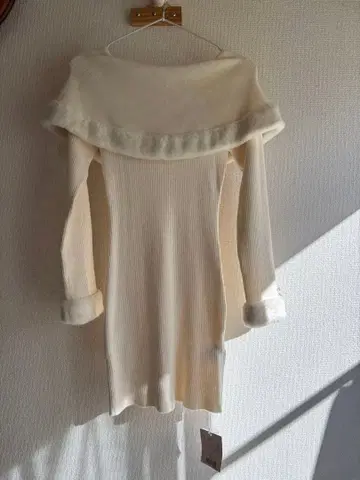 [ 미셸 마카롱 ] 오프숄더 니트 원피스