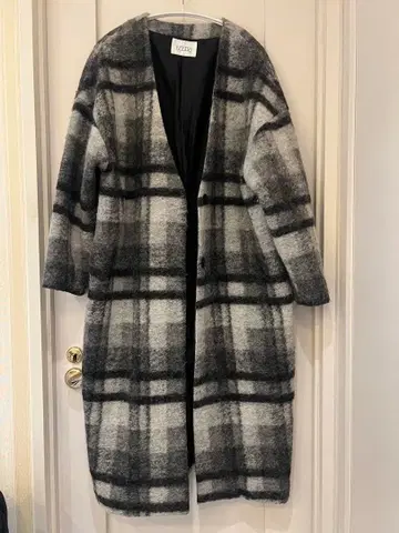 체크 무늬 롱 코트