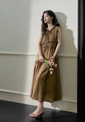 KUOSE 슬리브리스 원피스