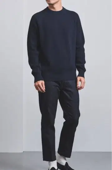 UNITED ARROWS 네이비 크루넥 스웨터