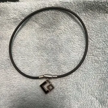 기하학 디자인 블랙 실버 목걸이