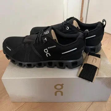 on 스니커즈 23cm