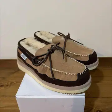 SUICOKE 무스탕 모카신 신발 베이지 브라운