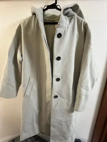 후드 부착 라이트 그레이 롱 코트