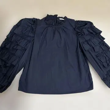 ULLA JOHNSON 블랙 프릴 긴팔 블라우스