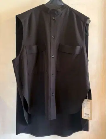 봉투 미개봉 새상품 카프네 슬리브리스 블라우스 버튼 베스트 블랙