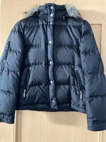 유니클로 다운 자켓 후드 부착