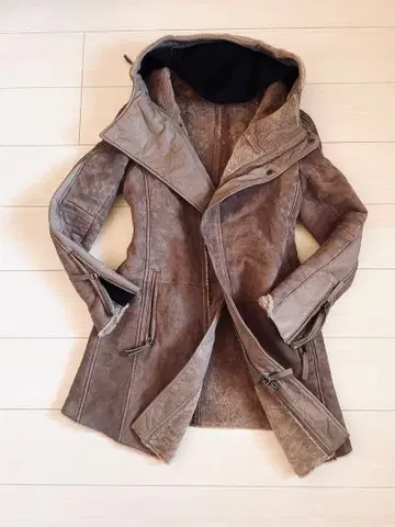 양가죽 후드 부착 롱 무스탕 코트