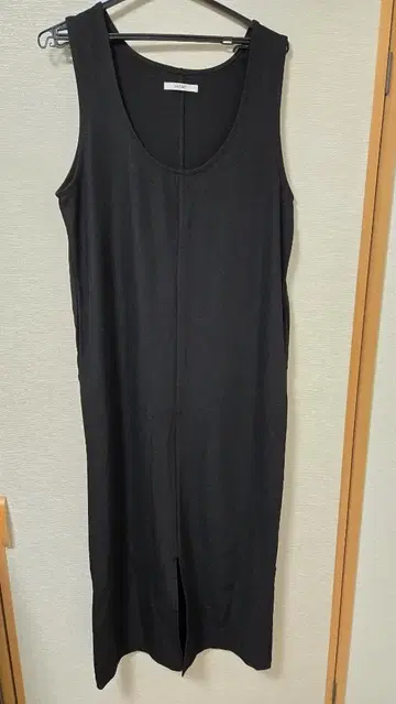 MODISK 블랙 슬리브리스 롱 원피스