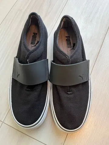 PUMA 블랙 슬립온 스니커즈