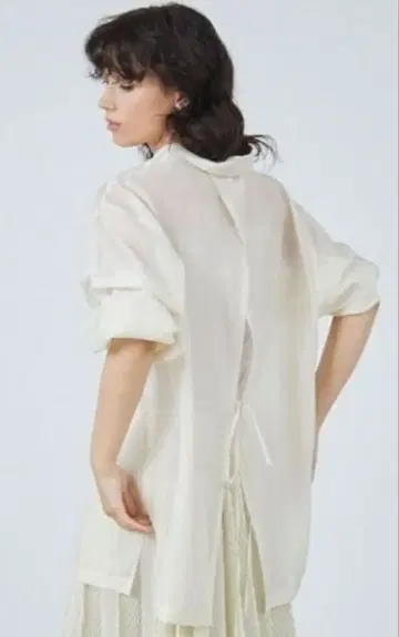 FRAY I.D 아이보리 백 슬릿 시어 셔츠